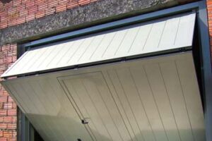 reparacion-de-puertas-basculantes-en-los-barrios360x240